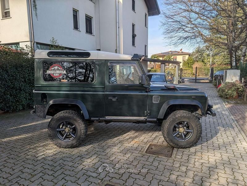 Usata Land Rover Defender SE 122 CV (89 kW) 2003 Nero Station wagon