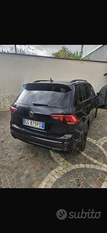 Nero Usata 2021 VW Tiguan SUV | 32.000 € (Molto cara) - Immagine 1/4