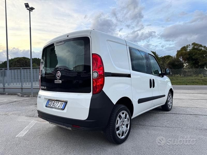 Usado Fiat Doblò 120 HP (88 kW) 2021 Branco Monovolume