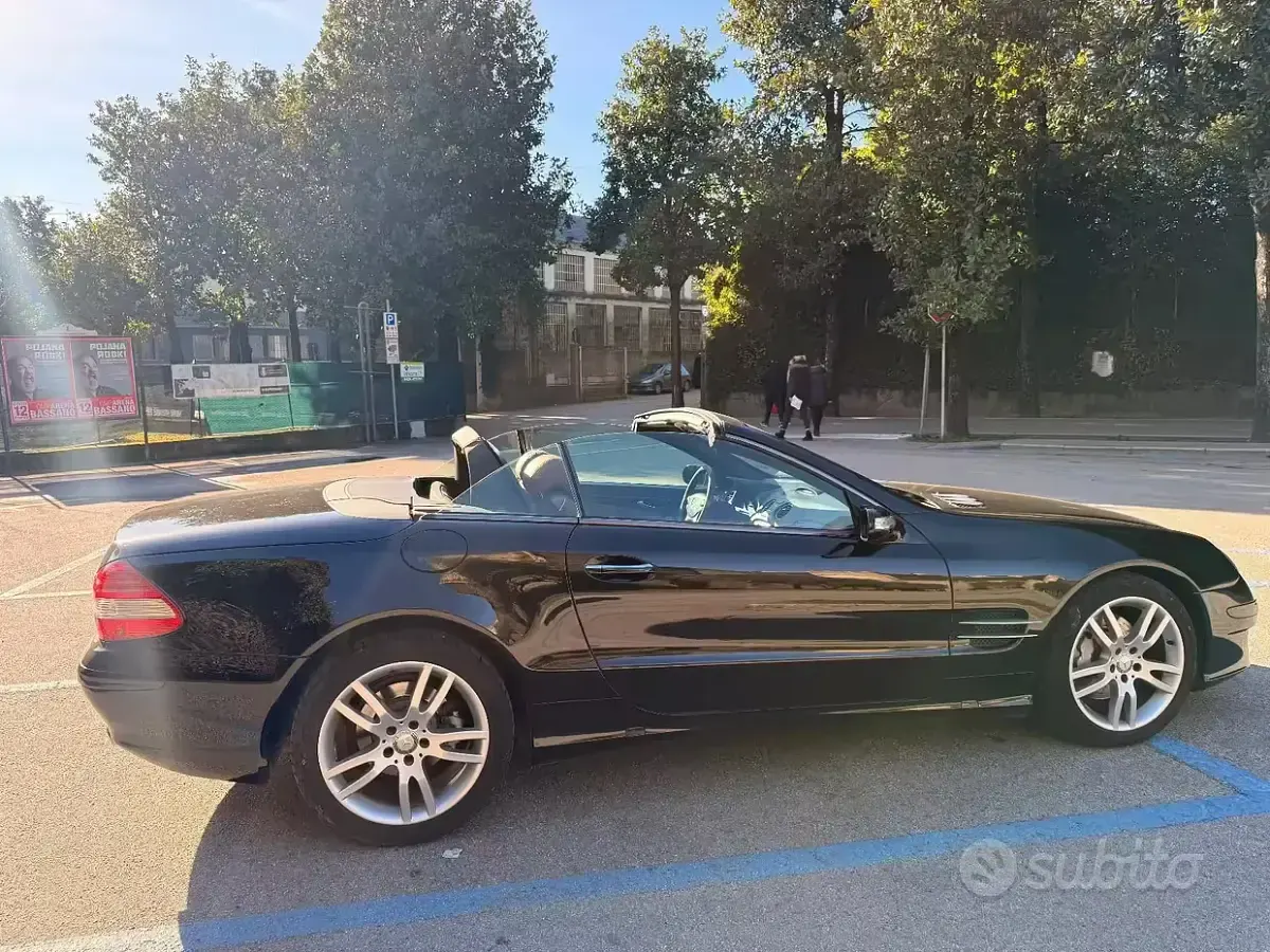 Usata Mercedes SL350 272 CV (200 kW) 2008 Nero Cabrio