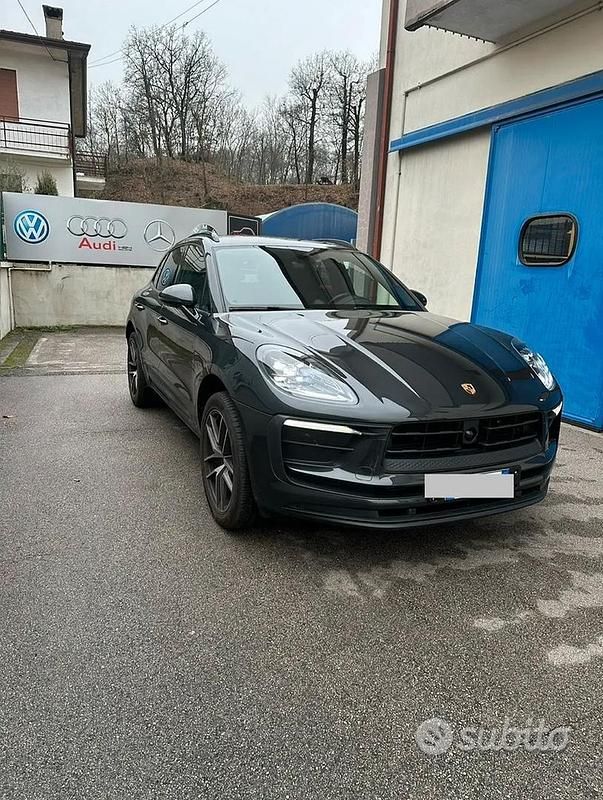 Grigio Usata 2021 Porsche Macan SUV | 73.000 € - Immagine 1/3