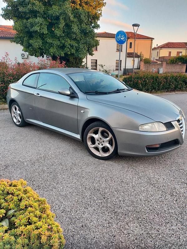 Usata Alfa Romeo GT Distinctive 150 CV (110 kW) 2006 Grigio Coupé