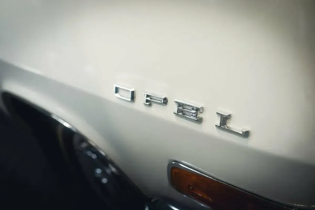 Usata Opel Admiral 101 CV (74 kW) 1965 Bianco Berlina