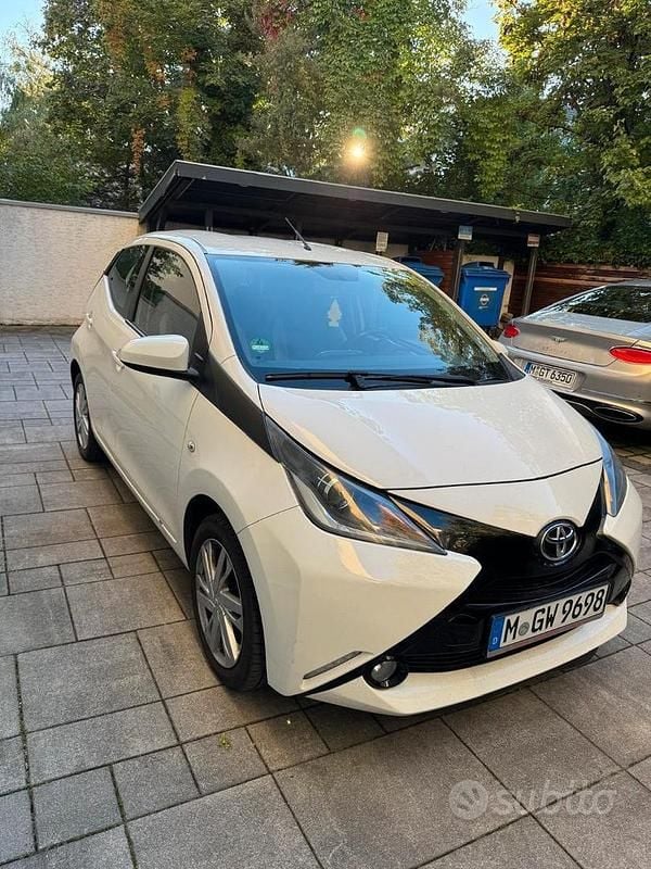 Bianco Usata 2017 Toyota Aygo Due volumi | 7500 € (Ottimo prezzo) - Immagine 1/4