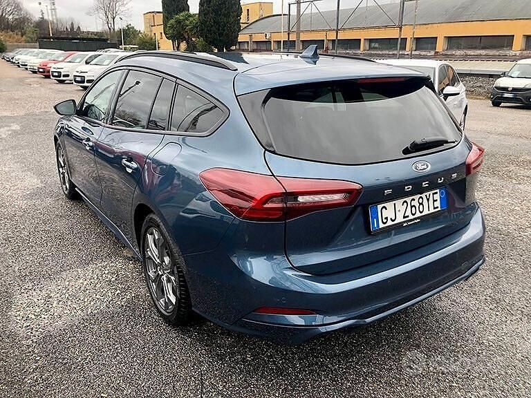 Usata Ford Focus ST-Line 120 CV (88 kW) 2022 Grigio Station wagon