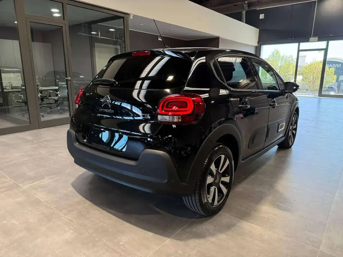 Usata Citroën C3 PureTech 110 CV (80 kW) 2024 Nero metallizzato Berlina