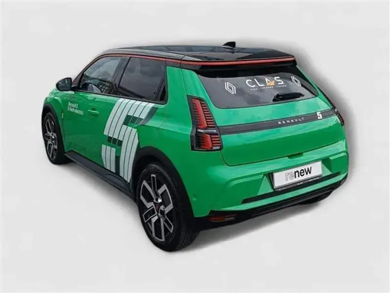 Usata Renault 5 E-Tech Komfort 110 kW (150 CV) 2024 Verde chiaro