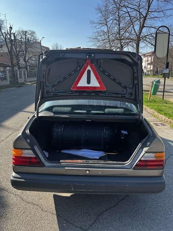 Usata Mercedes E200 122 CV (89 kW) 1984