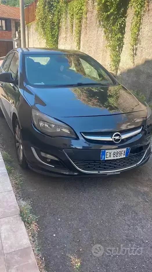 Usata Opel Astra 140 CV (102 kW) 2014 Nero Berlina