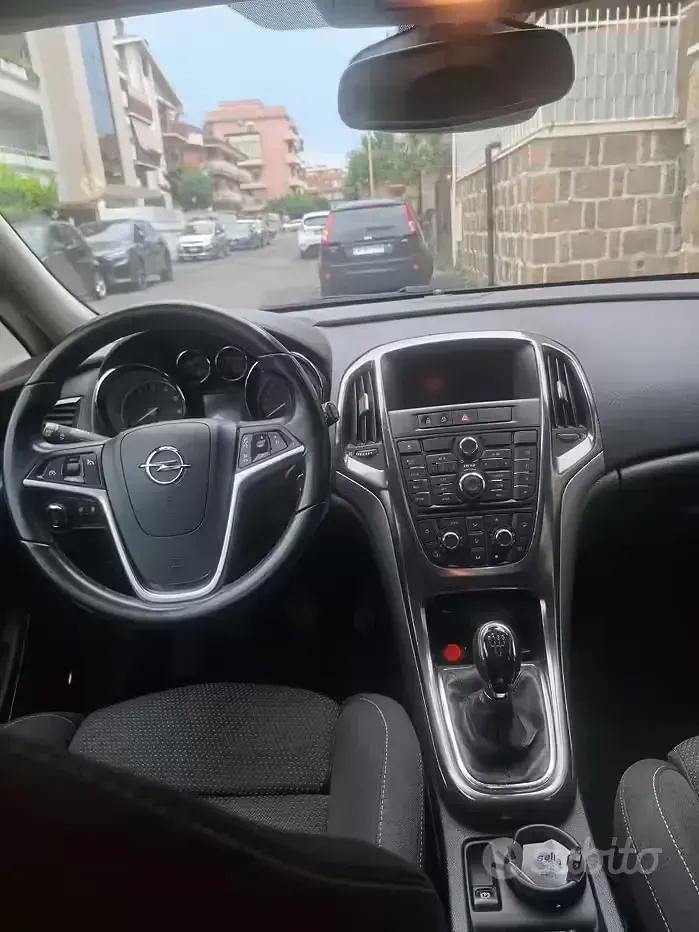 Usata Opel Astra Cosmo 115 CV (84 kW) 2010 Bianco Berlina