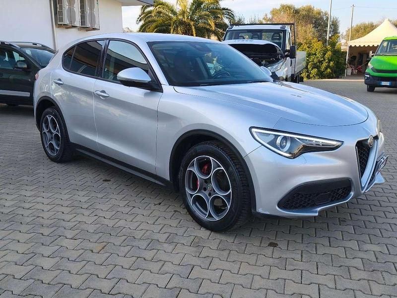 Usata Alfa Romeo Stelvio 160 CV (117 kW) 2021 Grigio chiaro SUV