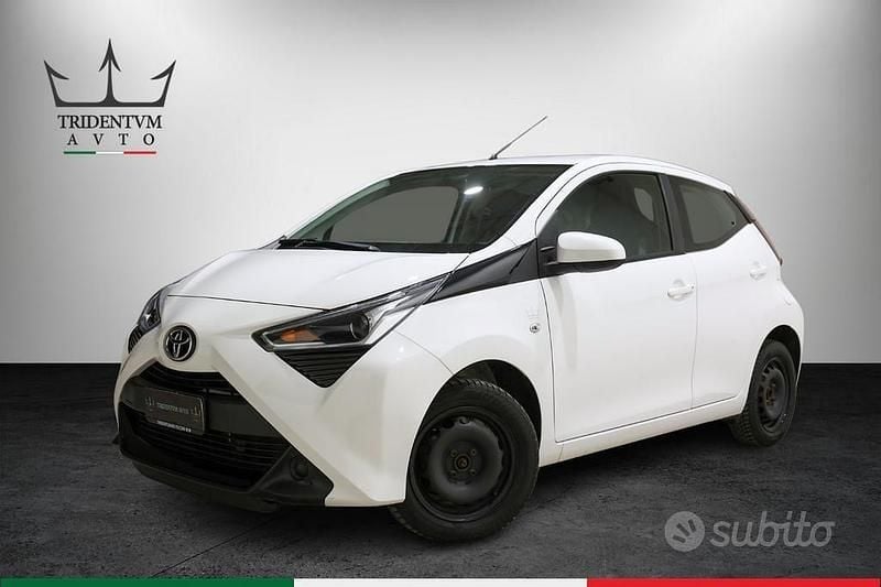 Usata Toyota Aygo X-play 72 CV (52 kW) 2021 Bianco Utilitaria