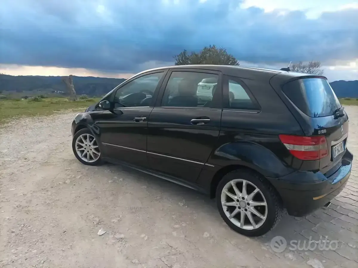 Usata Mercedes B180 109 CV (80 kW) 2008 Nero Monovolume