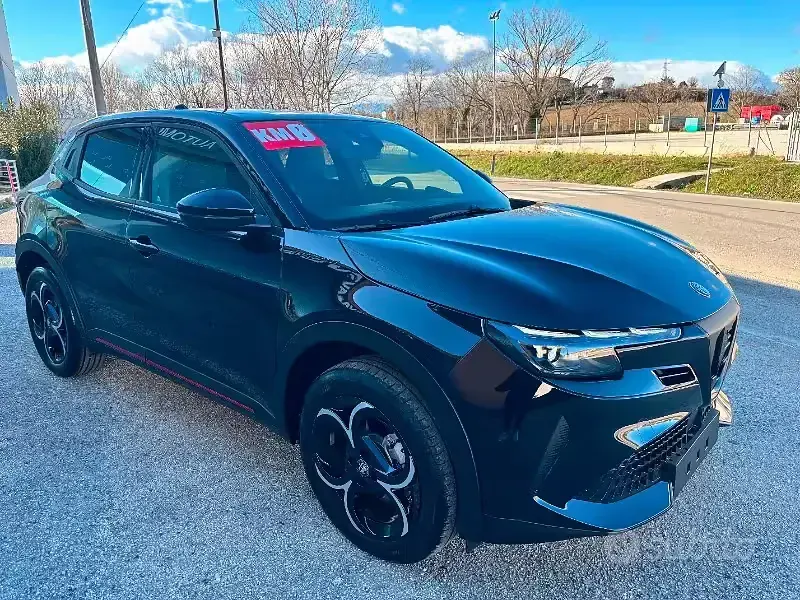 Nuova Alfa Romeo GT Junior 136 CV (100 kW) 2025 Nero SUV