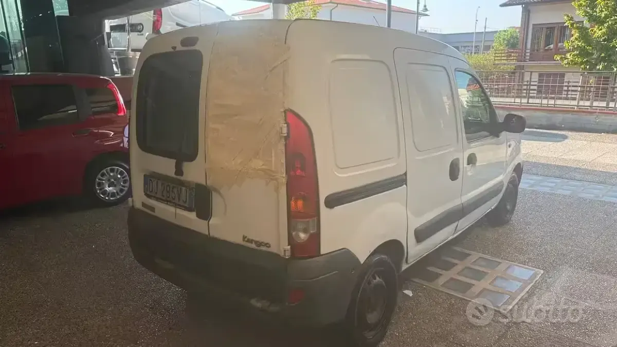 Usata Renault Kangoo 61 CV (44 kW) 2007 Bianco Monovolume