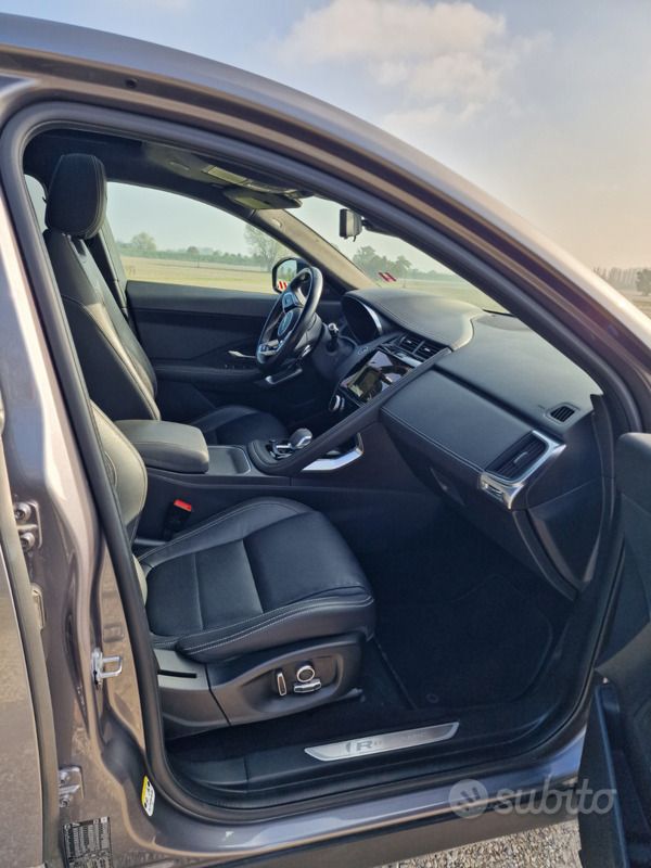 Usata Jaguar E-Pace R-Dynamic 200 CV (147 kW) 2022 Grigio SUV