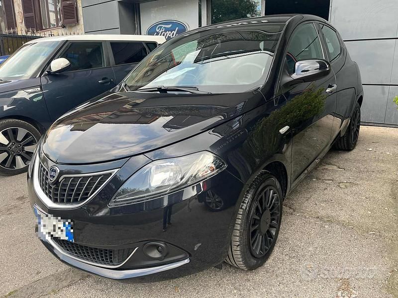 Usata Lancia Ypsilon Silver 70 CV (51 kW) 2022 Vari colori Utilitaria