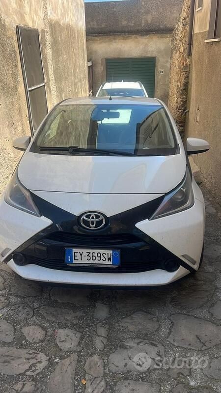 Usata Toyota Aygo 69 CV (50 kW) 2015 Bianco Utilitaria