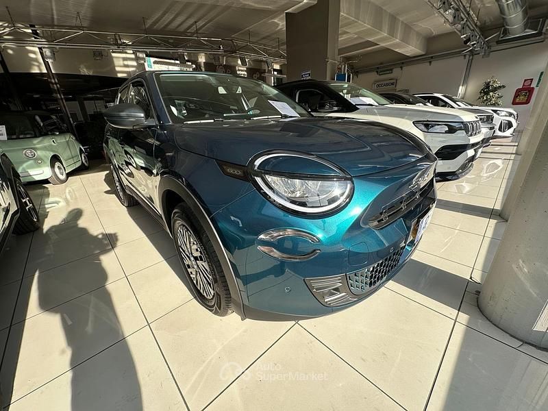 Nuova Fiat 600 110 CV (80 kW) 2026 Verde SUV
