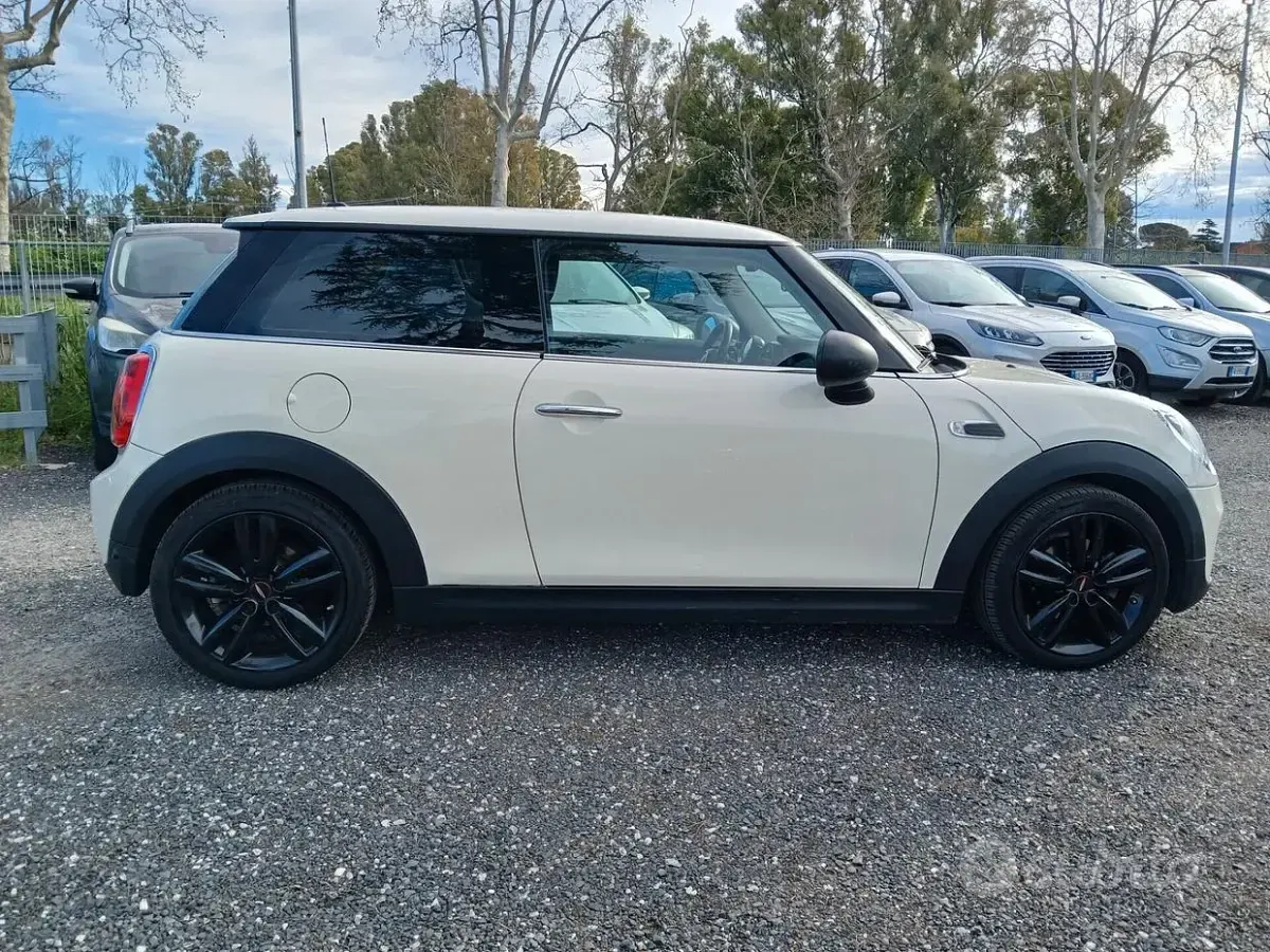 Usata Mini ONE 75 CV (55 kW) 2017 Bianco Utilitaria