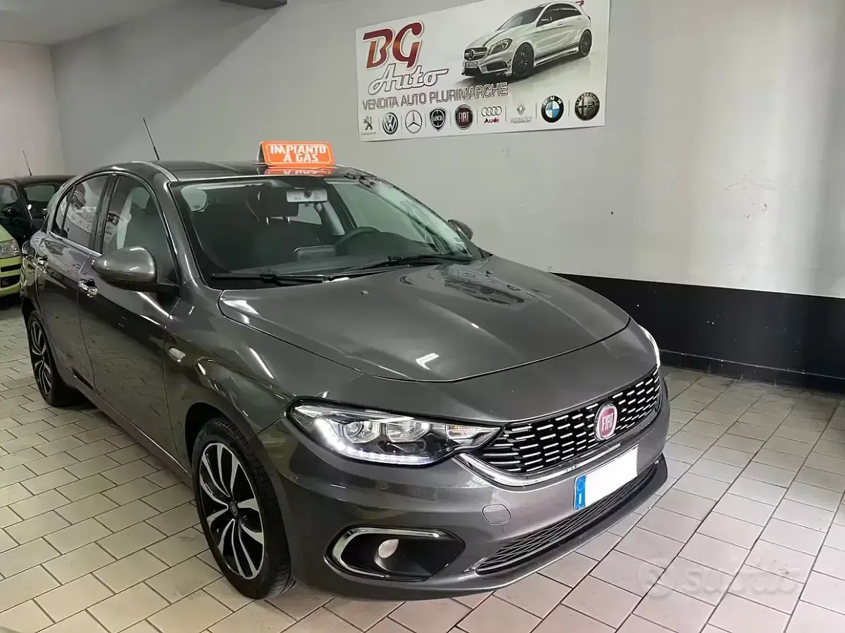 Usata Fiat Tipo Lounge 120 CV (88 kW) 2017 Grigio Berlina