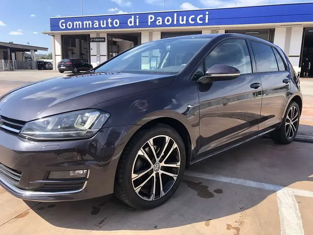 Usata VW Golf VII Highline 110 CV (80 kW) 2015 Berlina