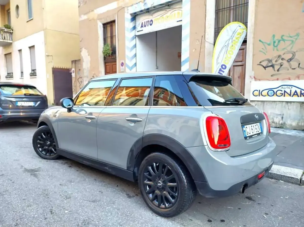 Usata Mini ONE 102 CV (75 kW) 2018 Grigio Utilitaria