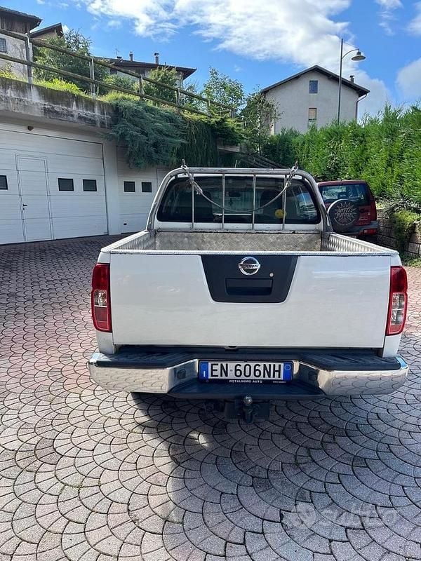 Usata Nissan Navara 190 CV (139 kW) 2012 Bianco Pick-up