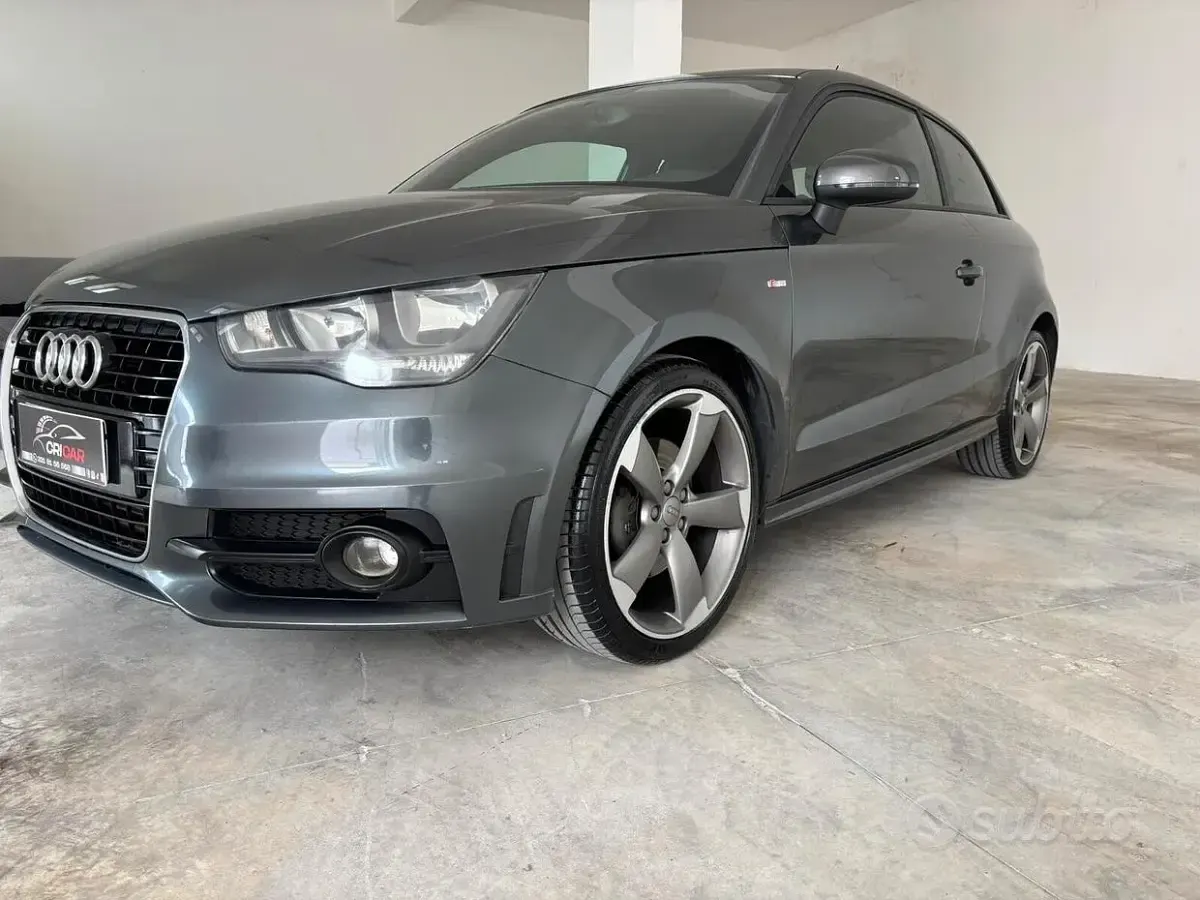 Usado Audi A1 Ambition 105 CV (77 kW) 2011 Gris Utilitario