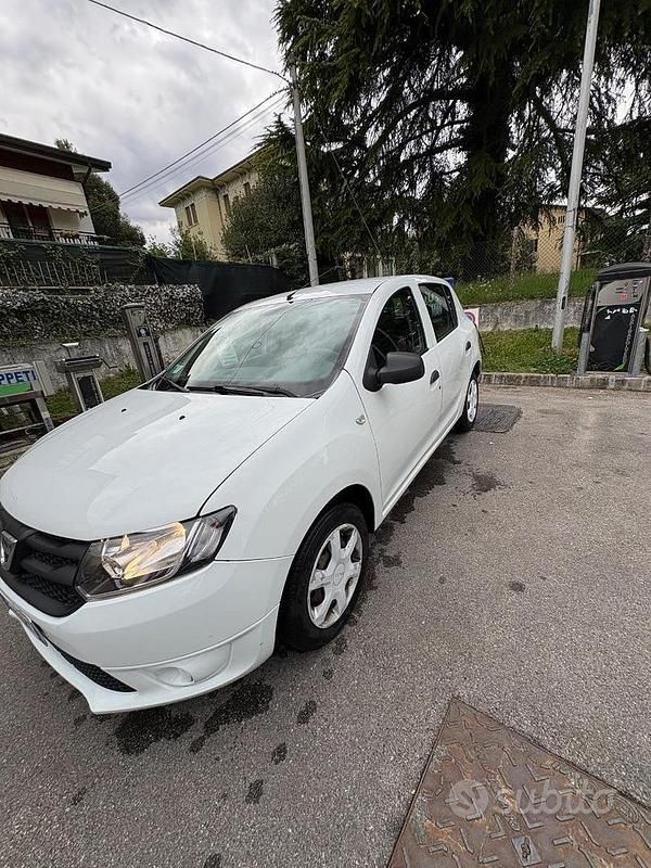 Usata Dacia Sandero 75 CV (55 kW) 2014 Bianco Utilitaria
