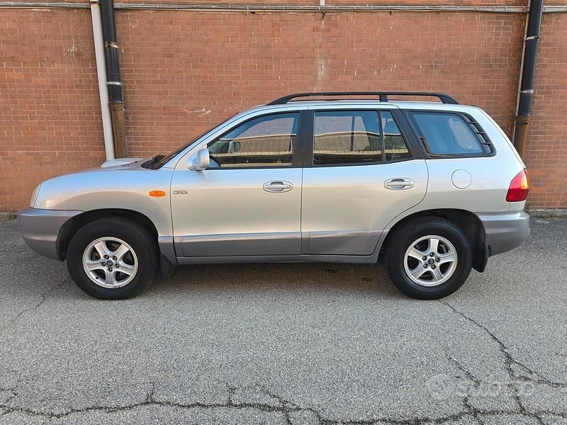 Usata Hyundai Santa Fe GLS 113 CV (83 kW) 2002 Grigio SUV