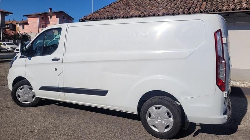 Usata Ford Transit Custom Trend 131 CV (96 kW) 2021 Bianco / pastello Berlina