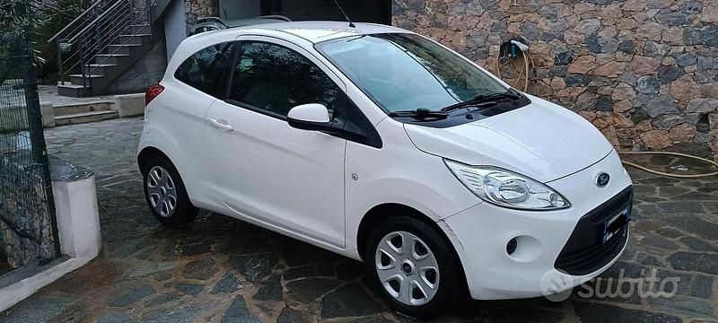 Bianco Usata 2014 Ford Ka Tre volumi | 5500 € (Buon prezzo) - Immagine 1/4