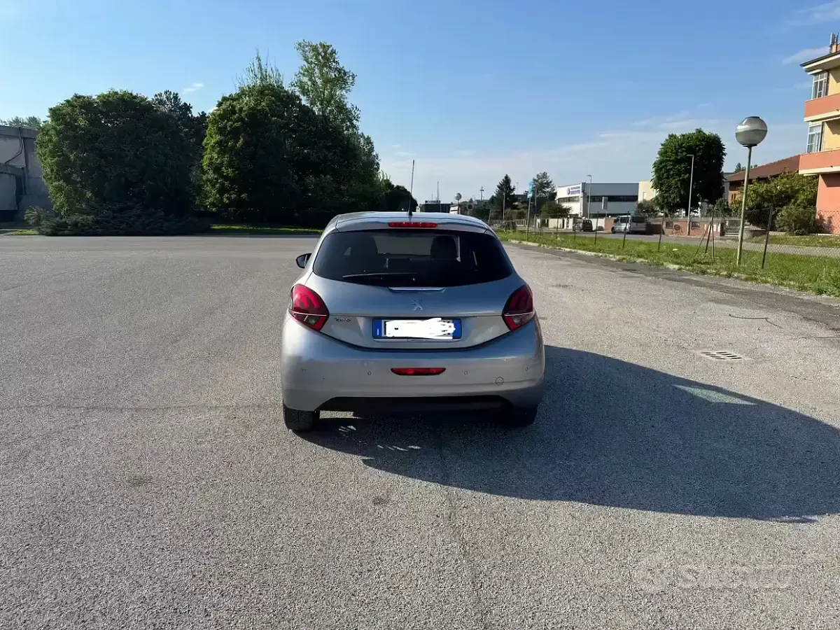 Usata Peugeot 208 Allure 82 CV (60 kW) 2019 Grigio Utilitaria
