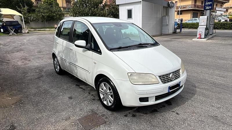 Usata Fiat Idea Dynamic 95 CV (69 kW) 2011 Bianco Monovolume