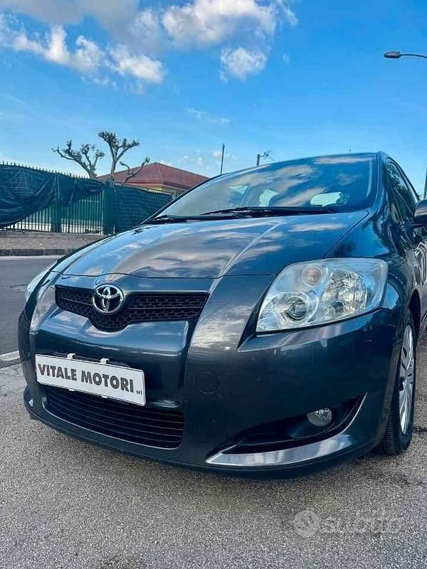 Usata Toyota Auris 126 CV (92 kW) 2008 Grigio Berlina