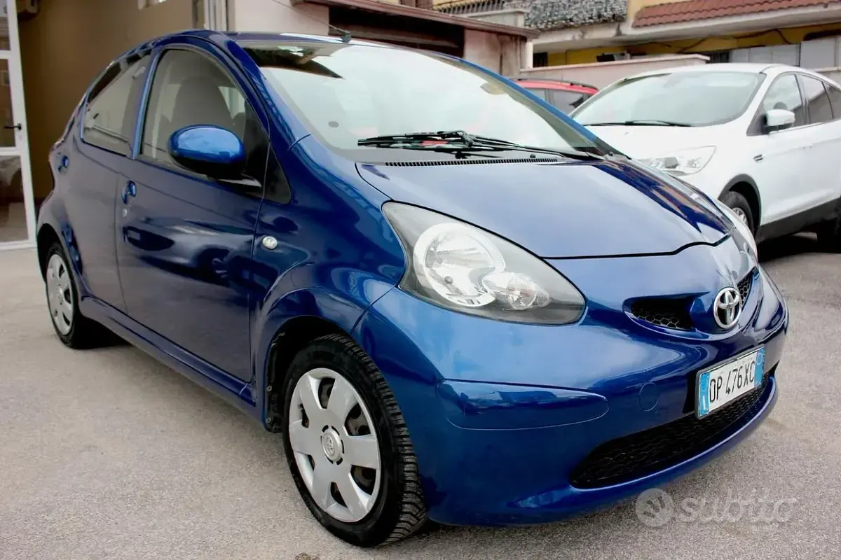 Käytetty Toyota Aygo 68 HP (50 kW) 2008 Sininen Viistoperä