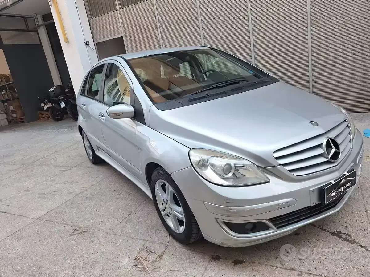 Usata Mercedes B180 Chrome 109 CV (80 kW) 2006 Grigio Monovolume