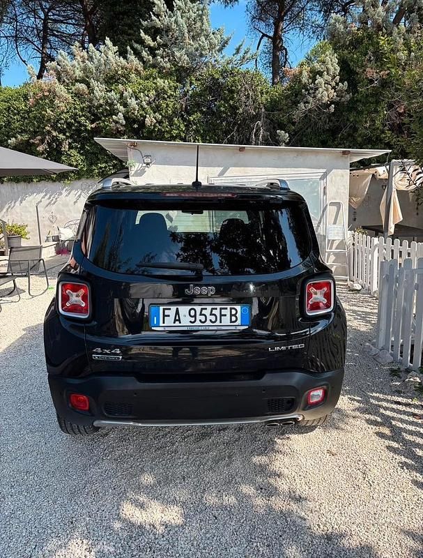 Usata Jeep Renegade Limited 140 CV (102 kW) 2015 Nero SUV