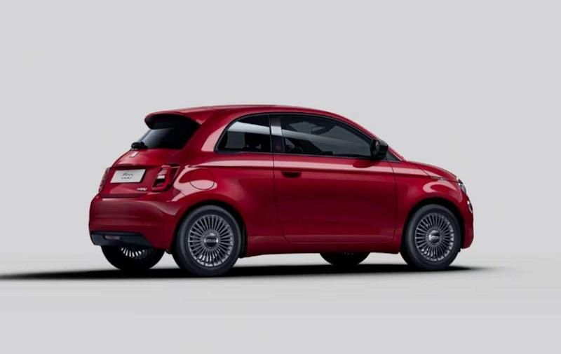 Nuova Fiat 500 Icon 65 CV (47 kW) 2026 Red passion pastello Berlina