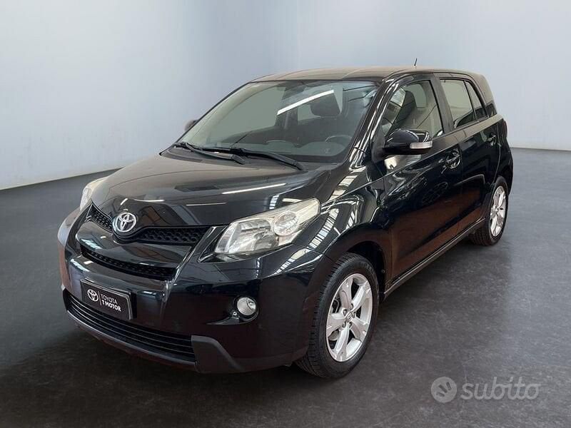 Nero Usata 2012 Toyota Urban Cruiser Lounge SUV | 7900 € (Buon prezzo) - Immagine 1/4
