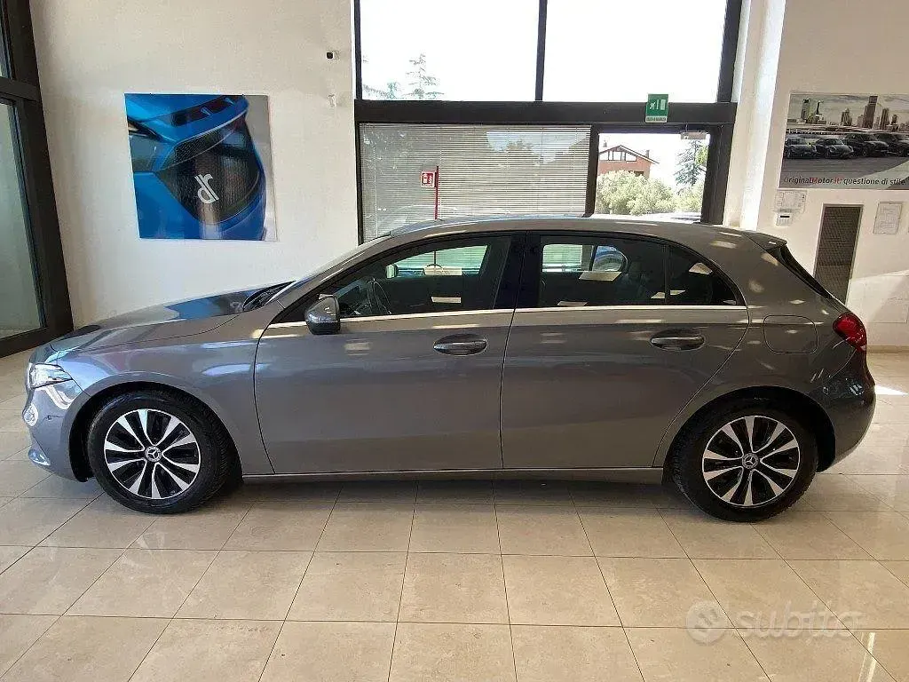 Usata Mercedes A180 116 CV (85 kW) 2022 Grigio Berlina