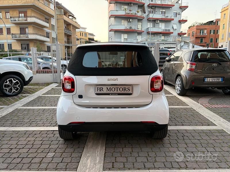 Używany Smart ForTwo Electric Drive Prime 60 kW (82 KM) 2020 Biały Kabriolet