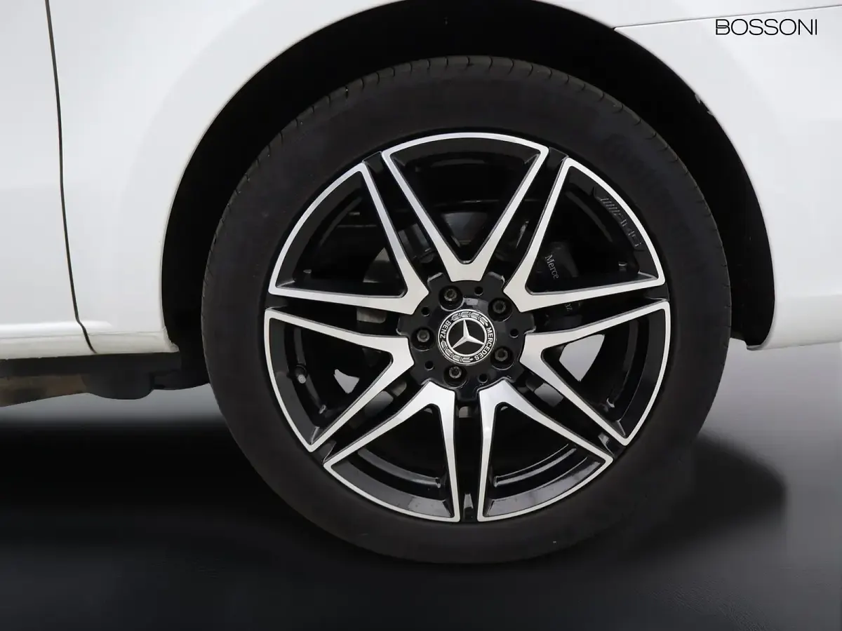 Usata Mercedes V300 Premium 239 CV (175 kW) 2023 Nero Monovolume