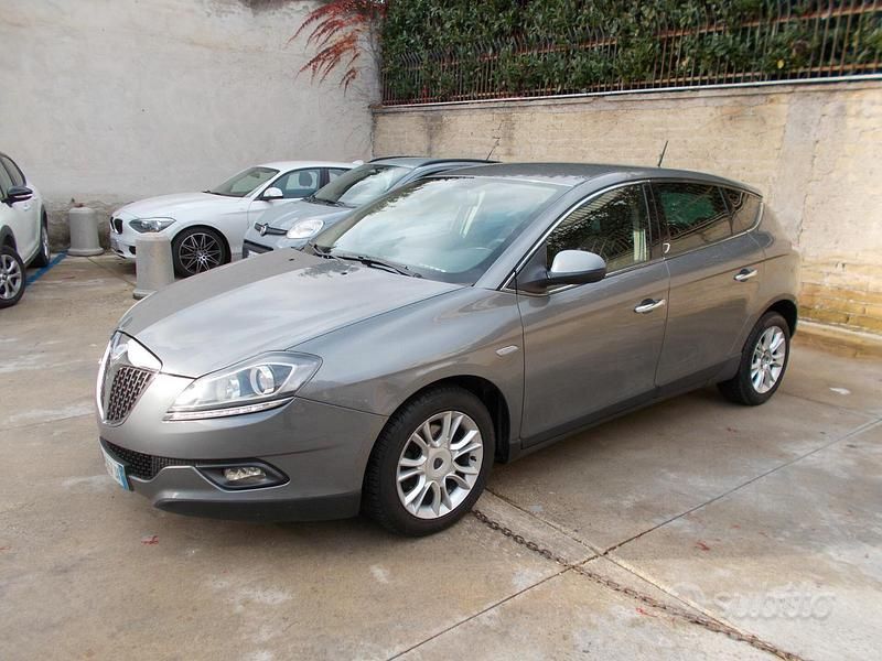 Grigio Usata 2009 Lancia Delta Due volumi | 3700 € (Buon prezzo) - Immagine 1/4