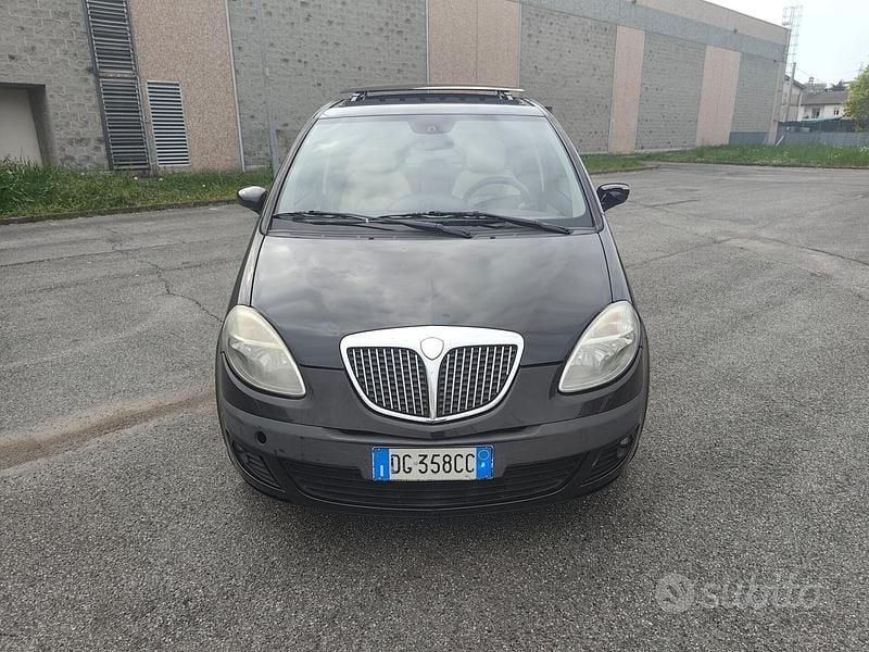 Usata Lancia Musa 95 CV (69 kW) 2007 Marrone Monovolume