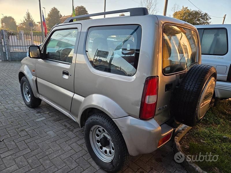 Usata Suzuki Jimny 65 CV (47 kW) 2004 Beige SUV