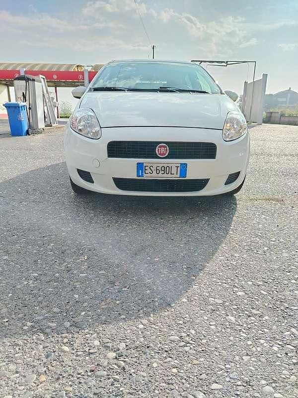Usata 2014 Fiat Grande Punto Due volumi | 3400 € (Ottimo prezzo) - Immagine 1/4