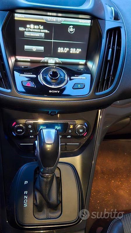Usata Ford Kuga 150 CV (110 kW) 2016 Nero SUV