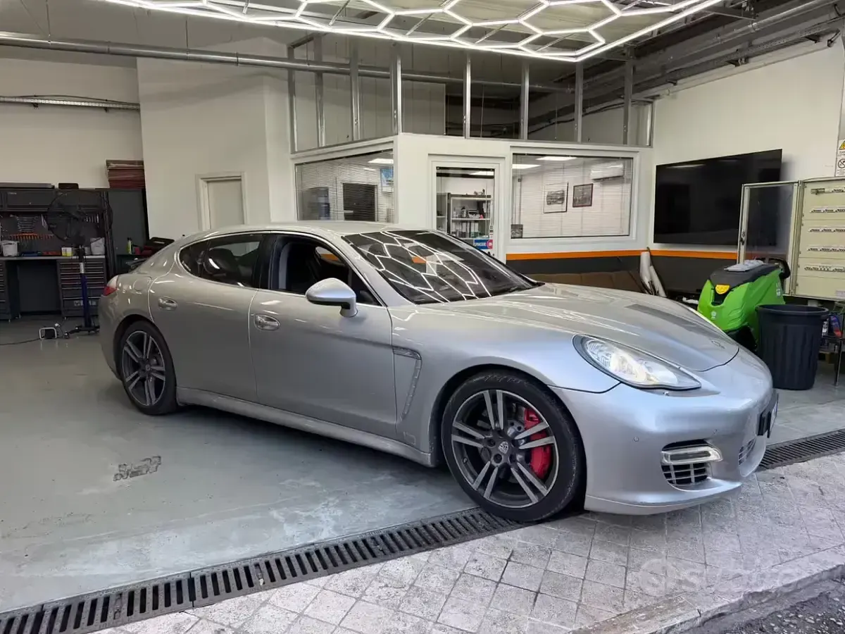 Usata Porsche Panamera Turbo 500 CV (367 kW) 2010 Grigio Utilitaria